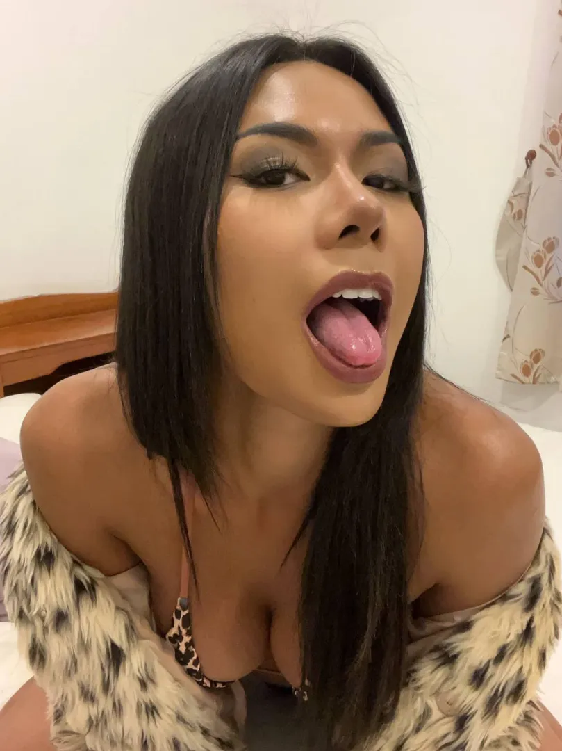 Feed me with all your yummy cum