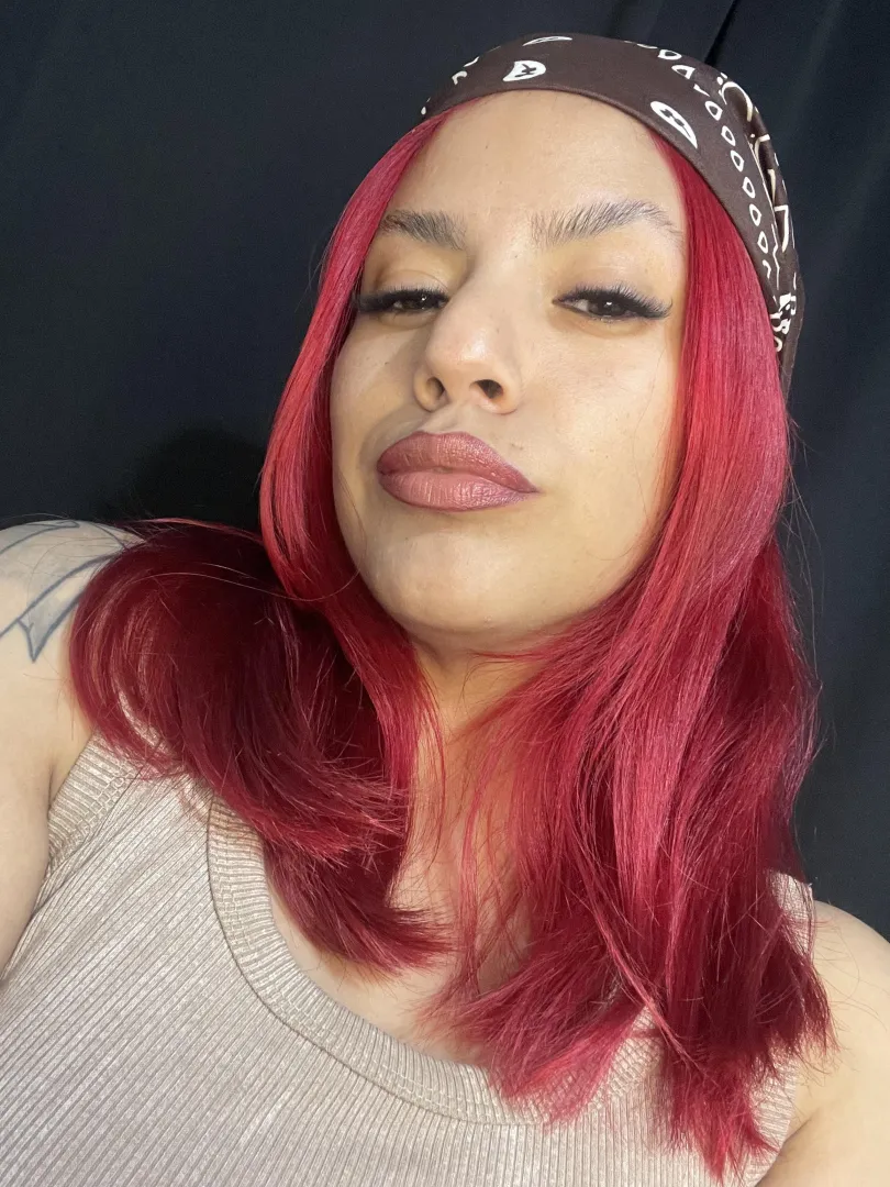 I know you’re staring at my lips, wondering how they’d feel on you.