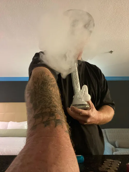 Just got a new bong any females down to come smoke in Orange County females only!!!!!