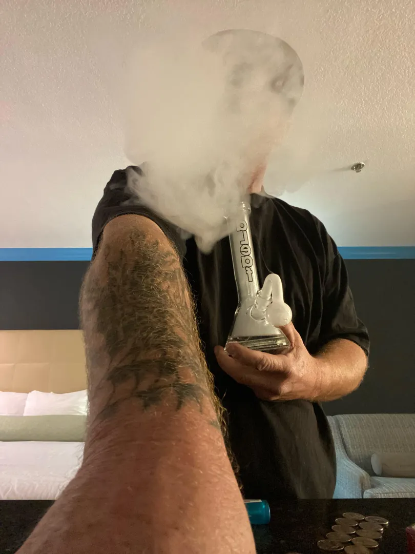 Just got a new bong any females down to come smoke in Orange County females only!!!!!