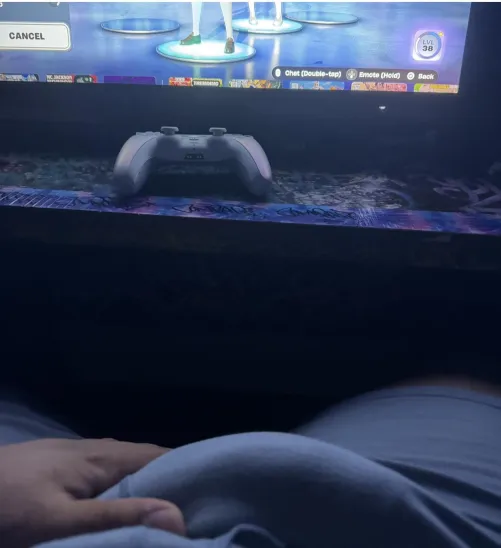 M23 here who tryna suck me under the desk while I play some fornite . I can host (southside Chicago)