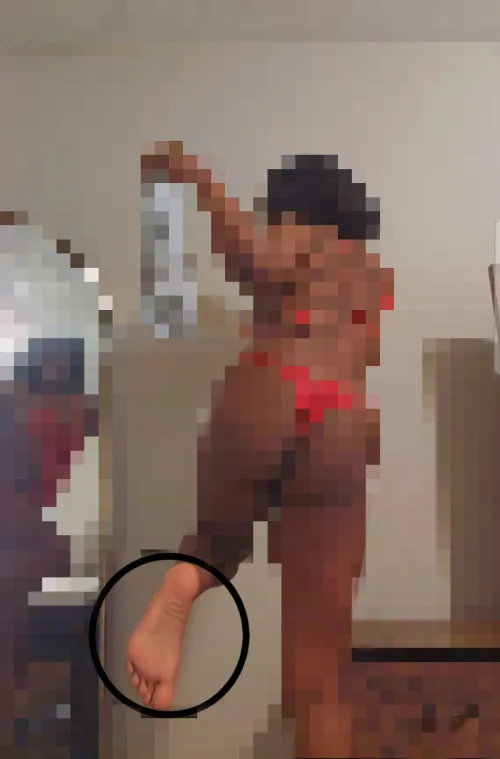 My pixels are enough right beta? Ur lucky u get to see my perfect soles.