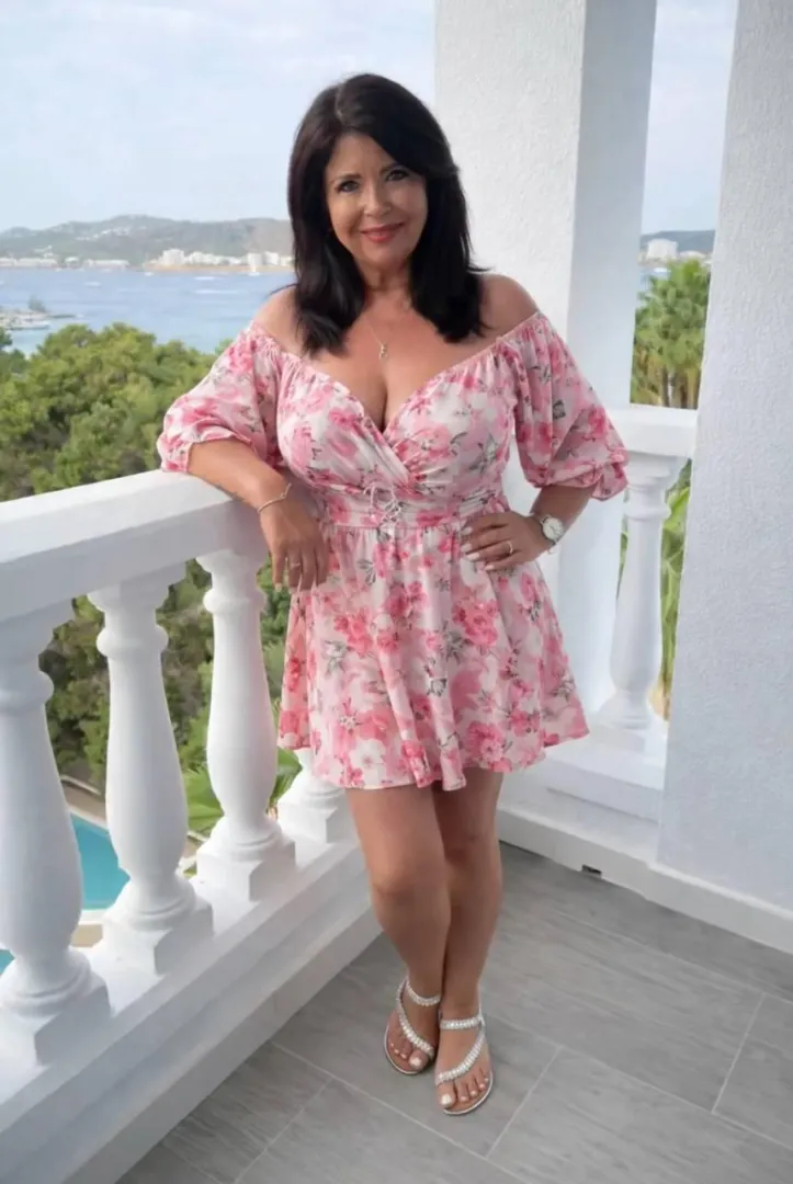 Soft, floral sea views, and a little bit of sunshine energy. Any thoughts?