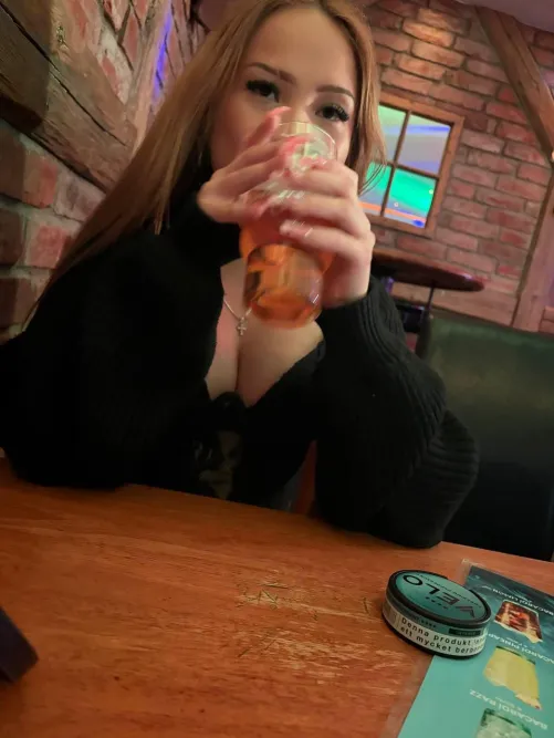 Tröttnar ni inte på alla dessa piljagande brudar glad för jag är här iaf