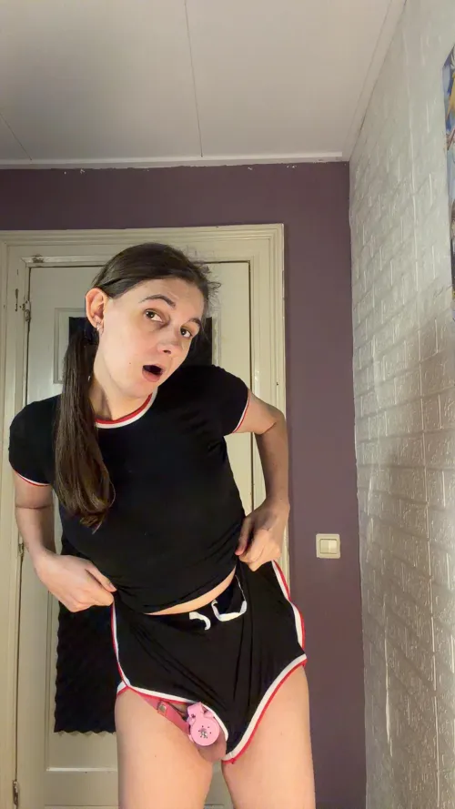 vind je mijn nieuwe sissy pjama leuk of moet ie iets korter