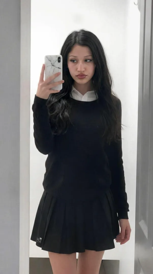 Would you step closer… or freeze right there? ‍