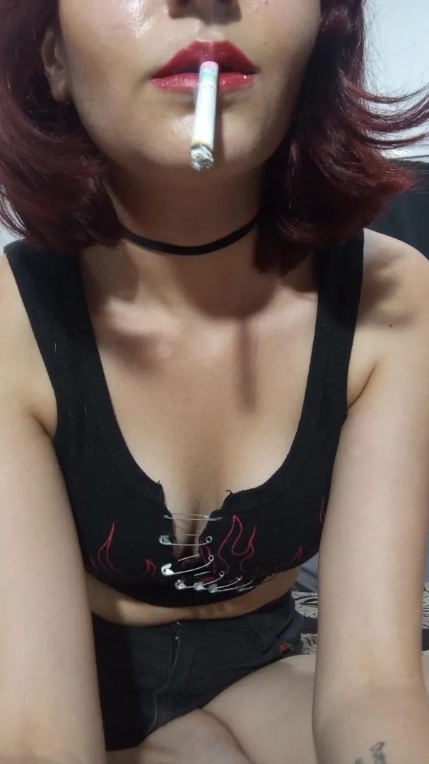 You can already see the lipstick on the cigarette butt...