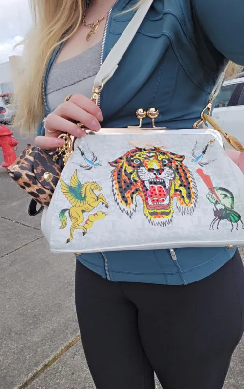 you spend all week working so hard waiting for that paycheck, just to blow it all on hot brats online in a goonbrained whim  but you're so addicted you can't wait for the next paycheck to do it all over again, what a loser!