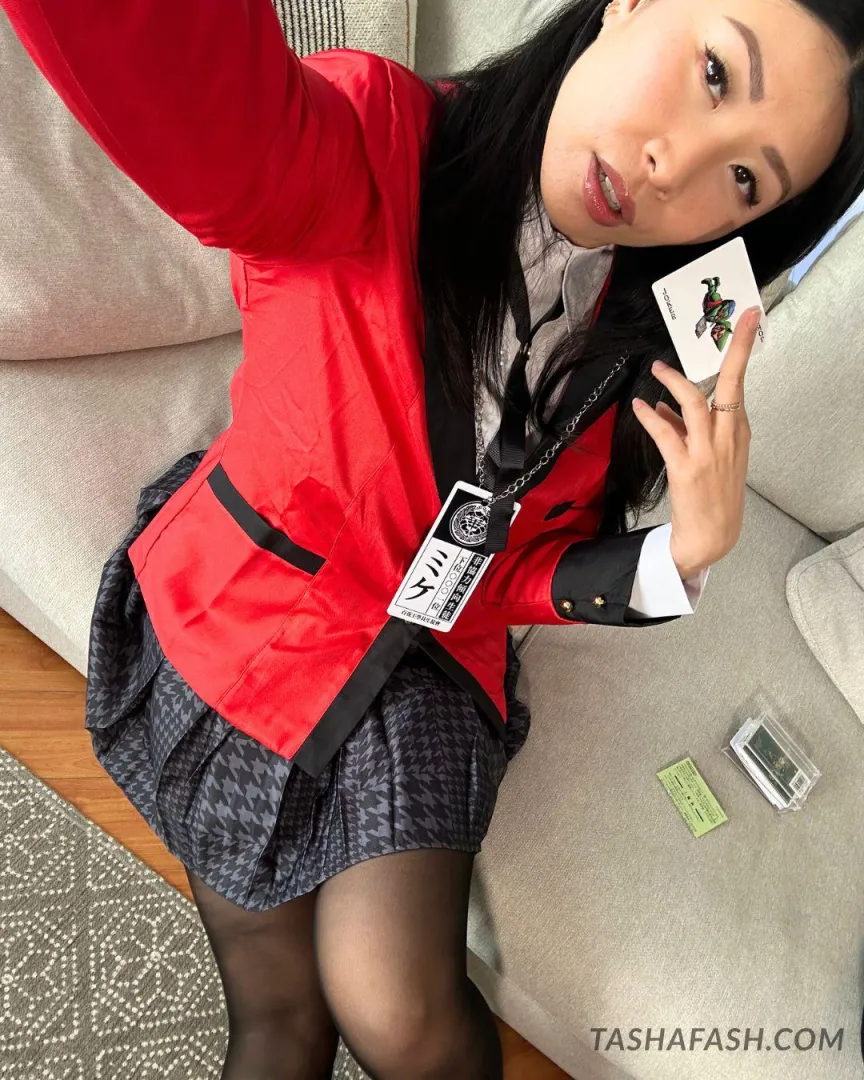 Yumeko Jabami cosplay with pantyhose
