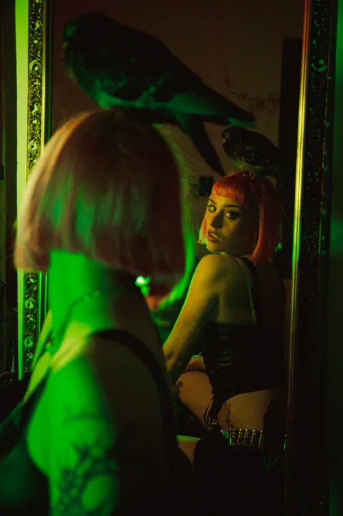 18 [F] if you get shy, i’ll take control. ✧ talk on lnstgrmm: elenasylen