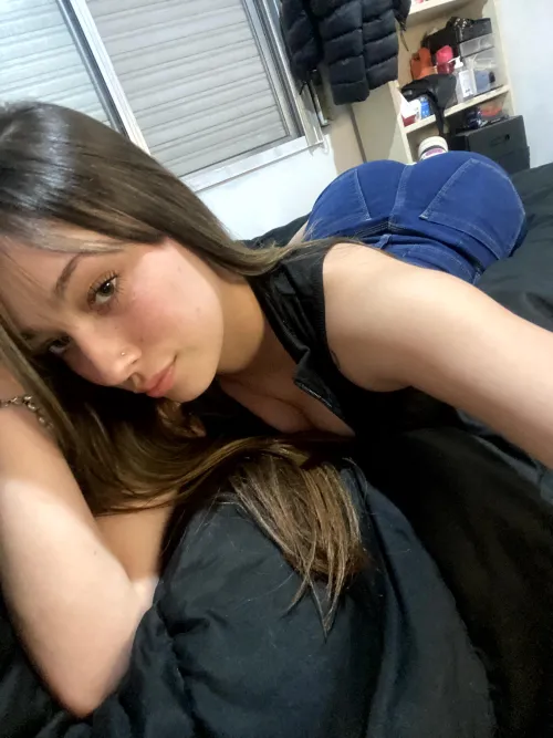 18[F] messy and needy… react if you’d fuck me first meet.