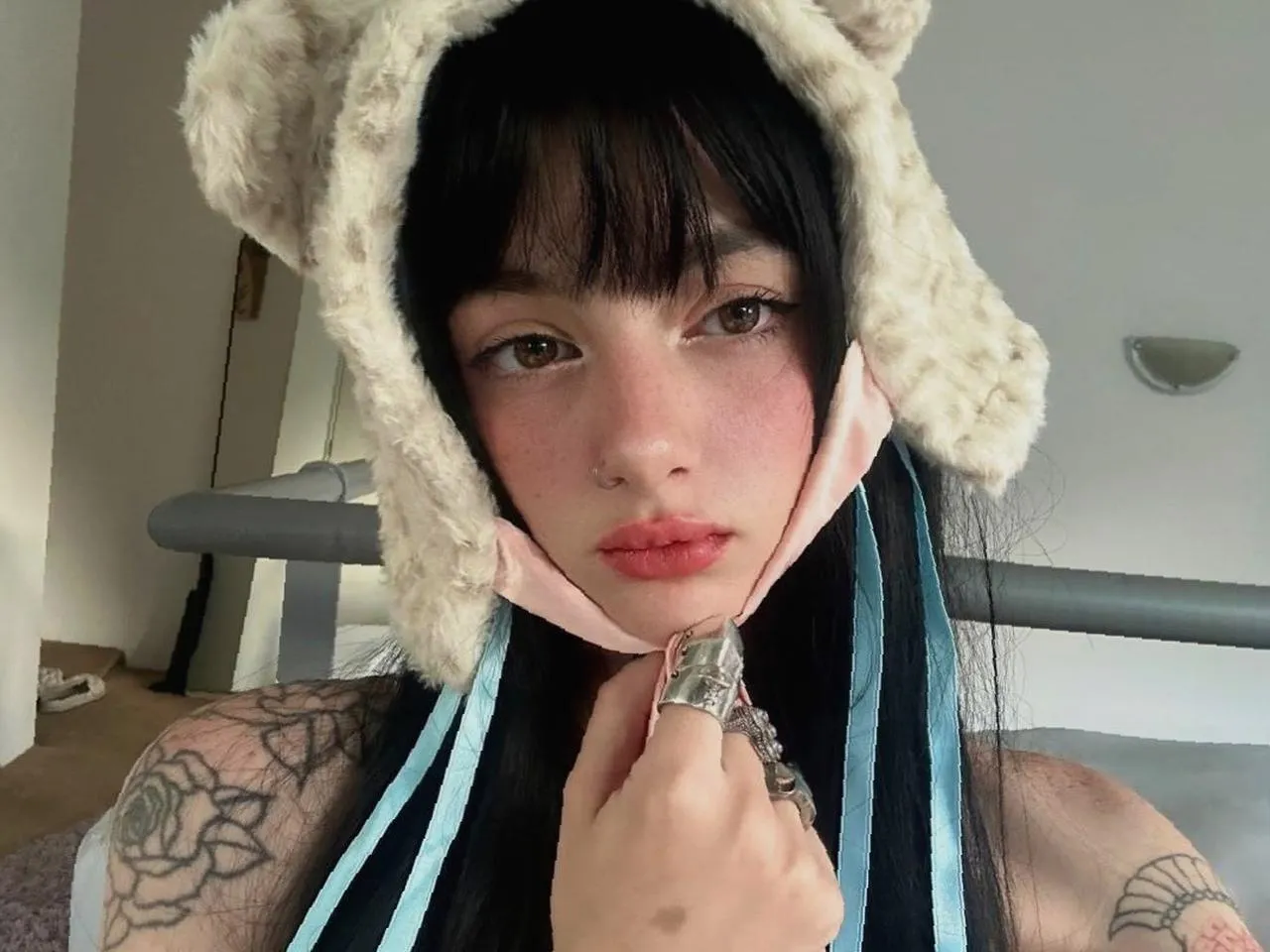 18F4AA depends who makes it interesting. ✦ reply me on lnstagg: lunafyrae