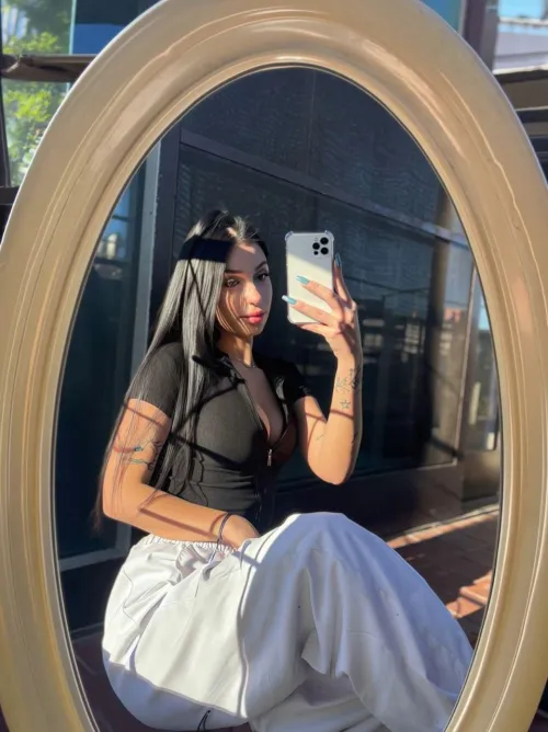 21 [F] need a little escape, who’s in?