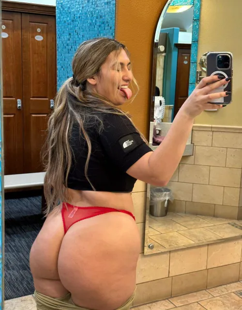 24 [F4M] looking for hookuup