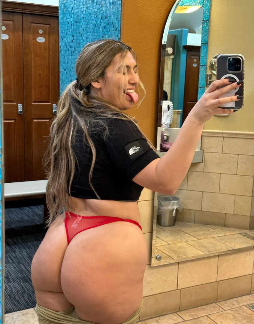 24 [F4M] looking for hookuup