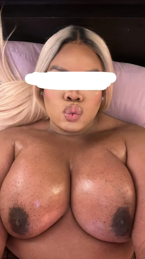 26 t #fortworth looking to give a straight masculine man head . Hosting