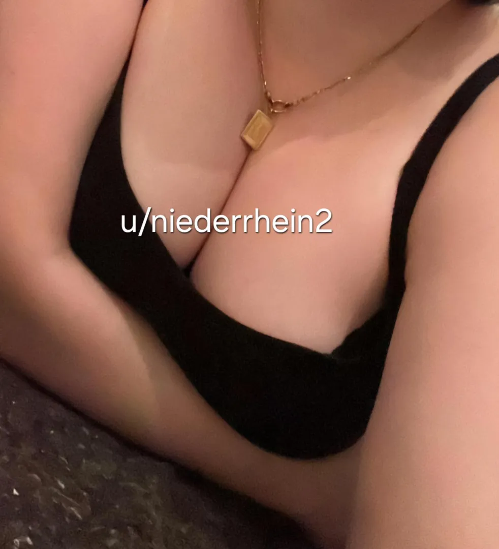 [30][F4F/MF][Mönchengladbach] Hallo zusammen, mein Name ist ist Laura und ich bin 30 Jahre alt. Ich bin auf der Suche nach andern interessanten Frauen oder auch paaren. Wenn euch zusagt was ihr unten lesst.