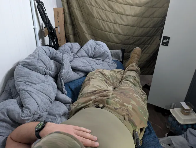 32 M4F Looking for some fun over text while I'm stuck in the desert.