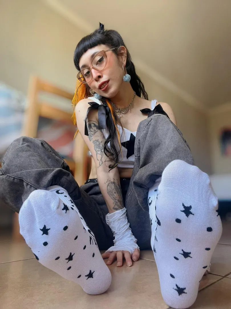 aww look at you, all weak just from my socks! [F]