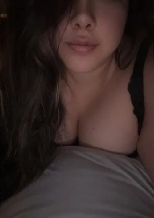 Bored in bed… let’s swap pics