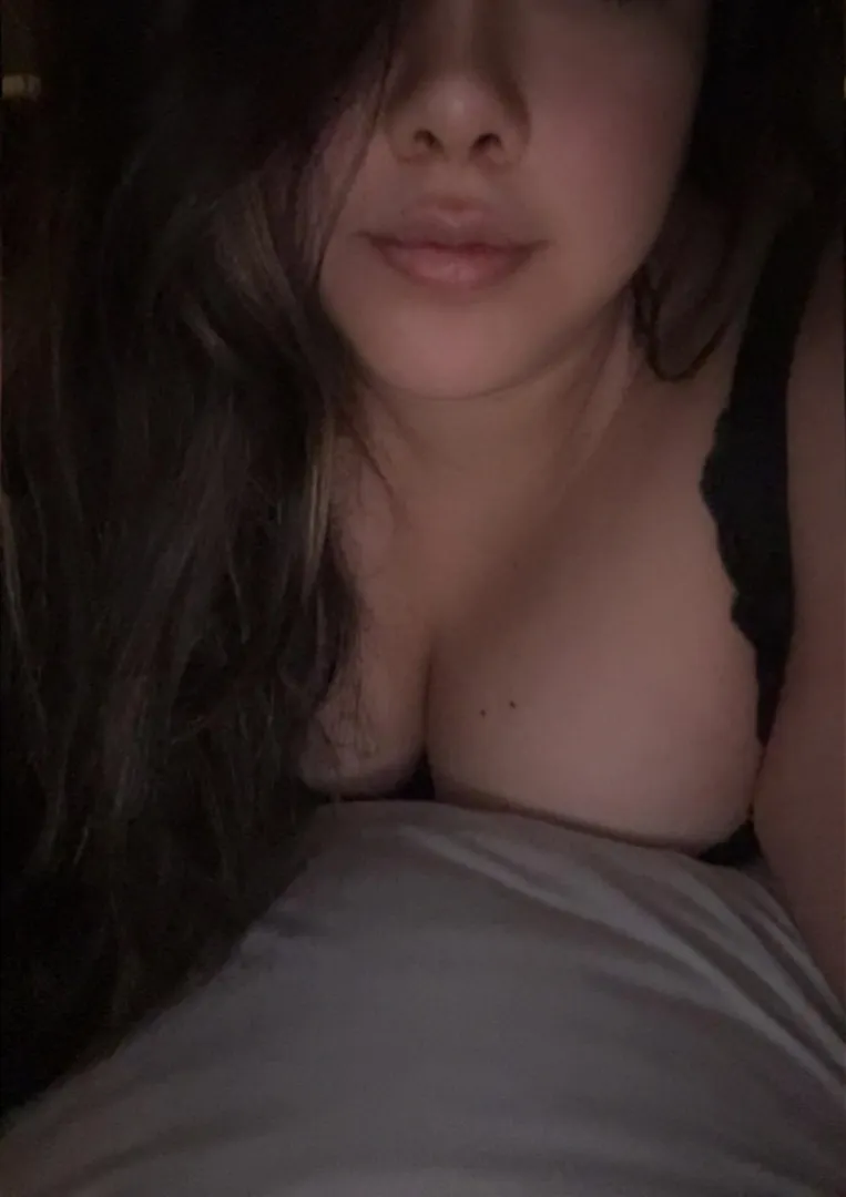 Bored in bed… let’s swap pics