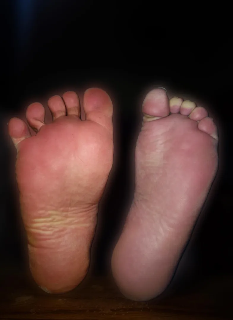 Can I rub your cock with my toes and make you cum? 