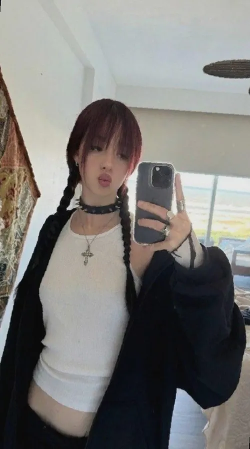 Can’t host, but open to linking up if you’re local slide in on lnssta: .lunavayen'.