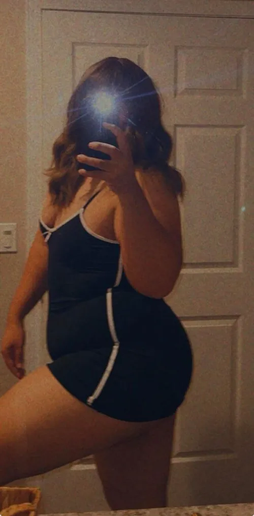 Crossdresser from Corcoran. I only host! Snap: thicck26