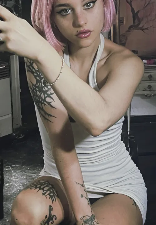 Feeling frisky + can’t host, local pls - check instta: .elenavirai'.