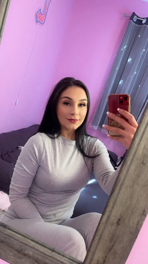 Genuine, loving, fetish friendly. Your new girlfriend can’t wait to meet you, and make you smile. [GFE]