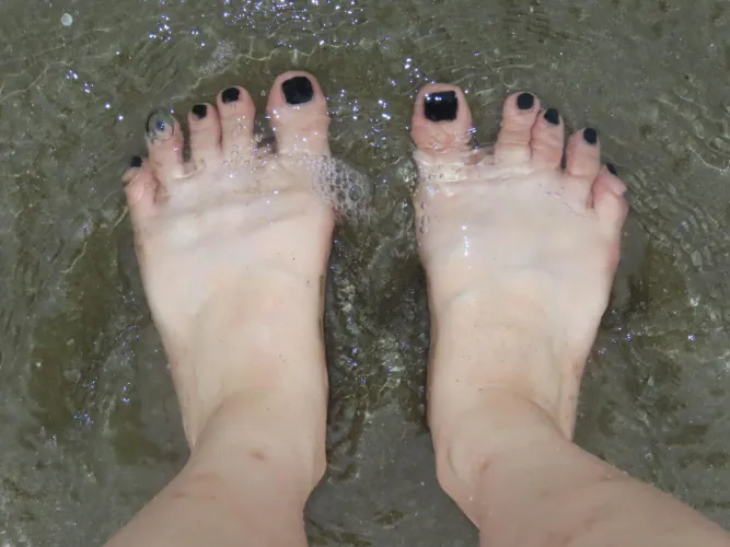 goth asian beach feet ;)