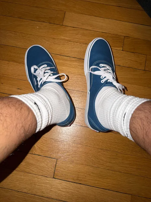 gym bro who’s into vans and nikes