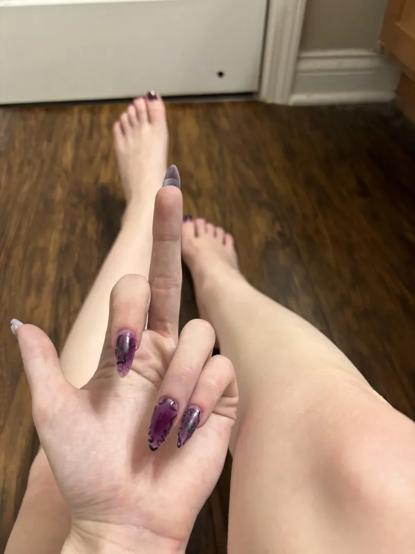 i know you’re dying to lay some wet kisses on there pretty toes 