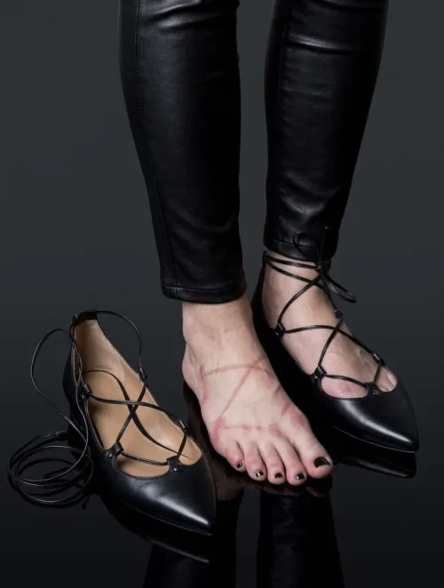 Lick her tired sweaty feet