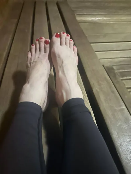 Love Giving A Sweaty Sauna Footjob.