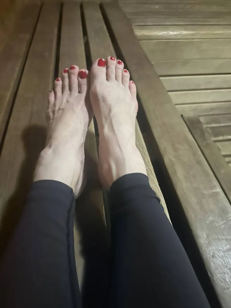 Love Giving A Sweaty Sauna Footjob.