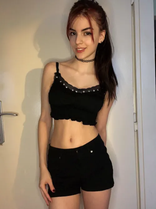 Love showing off my belly button <3