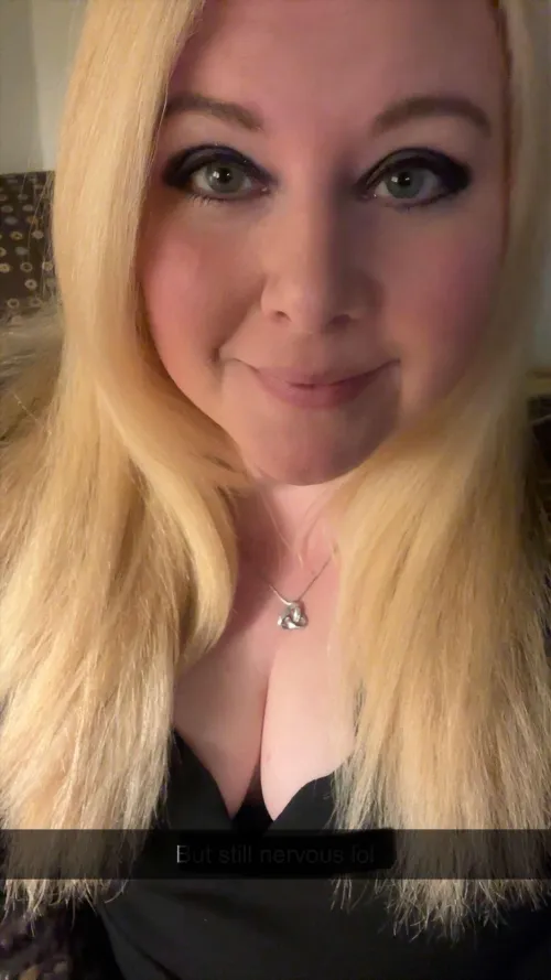 MN Hotwife - Hubby showing her off