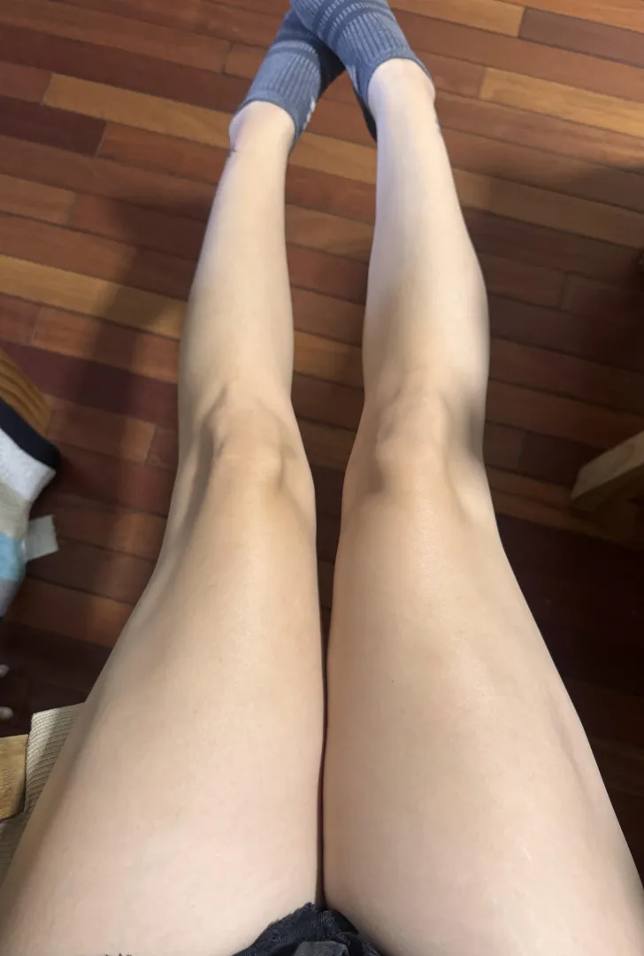 my pretty, feminine legs