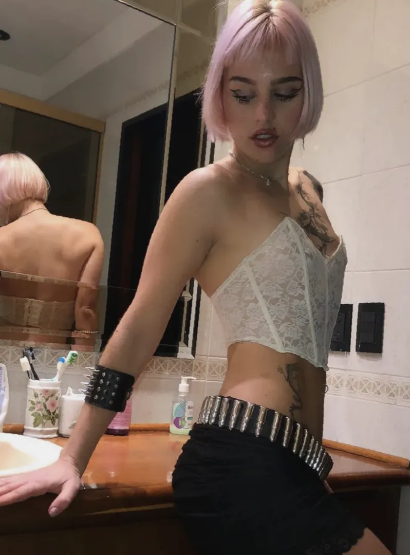 Need a host asap - send on lnssta: .elenavirai'.