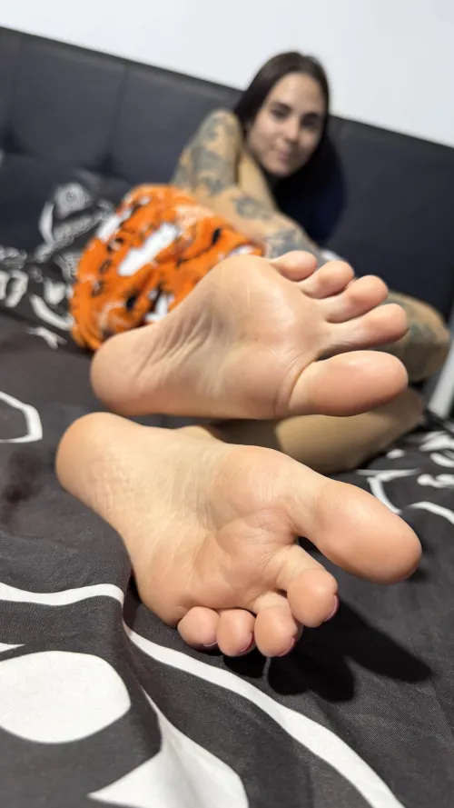 [selling] ready to lick my feet? available for [Cams][premades][customs][sext][fetish][kink]