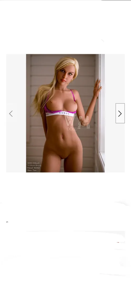 Sombody have Valessa and can Show how she Looks in real ? On