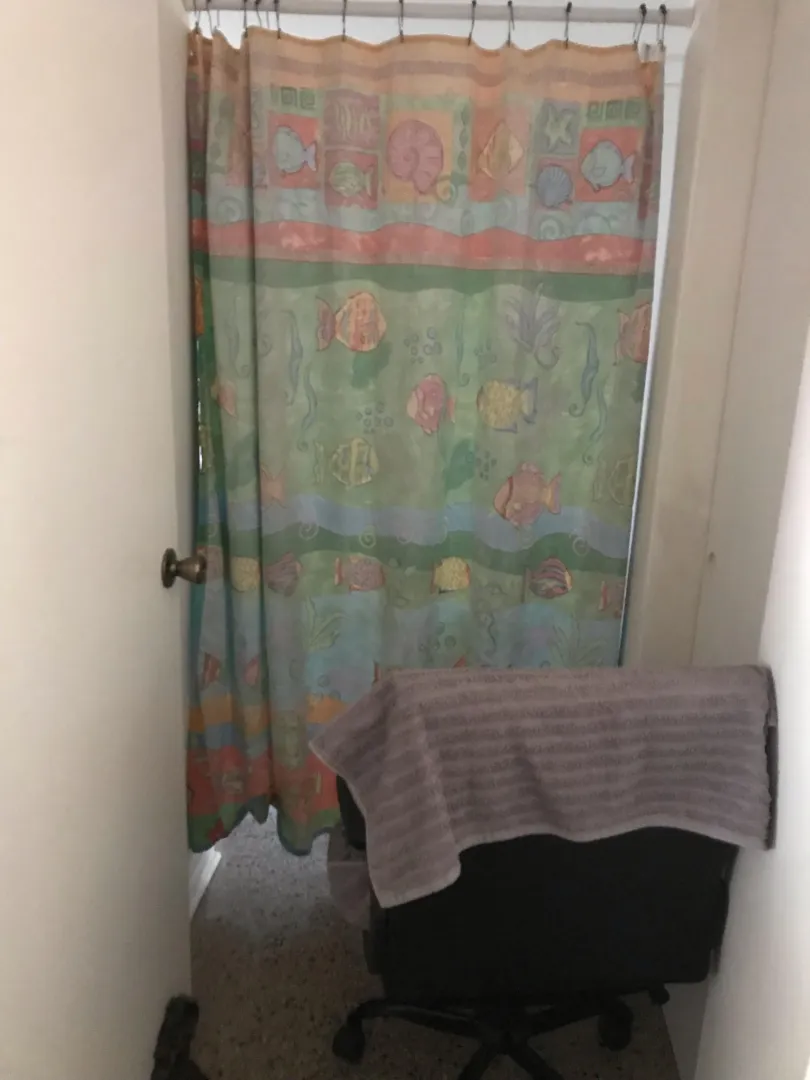 Throat Goat Chair and Curtain Glory Hole! Very Near Airport (about a 5 minute drive from airport) Discreet and Anonymous I worship edge and suck as long as you want or need Available late night too