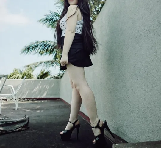 Throwback to one of my fave hair flow picks, just need someone on their knees now ✋