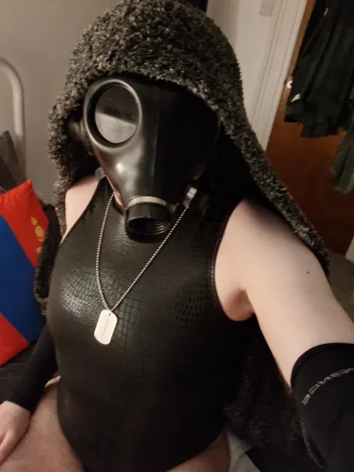 0935 :: It's been a long and tiring day for this unit so it opted in for a casual drone session tonight