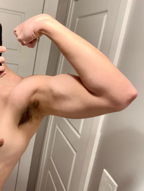 (19) anyone a fan of hairy teen pits?