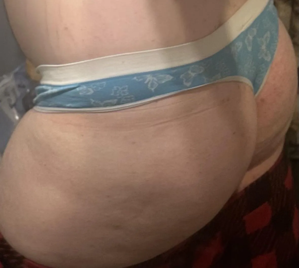 (21) do they look good on me?