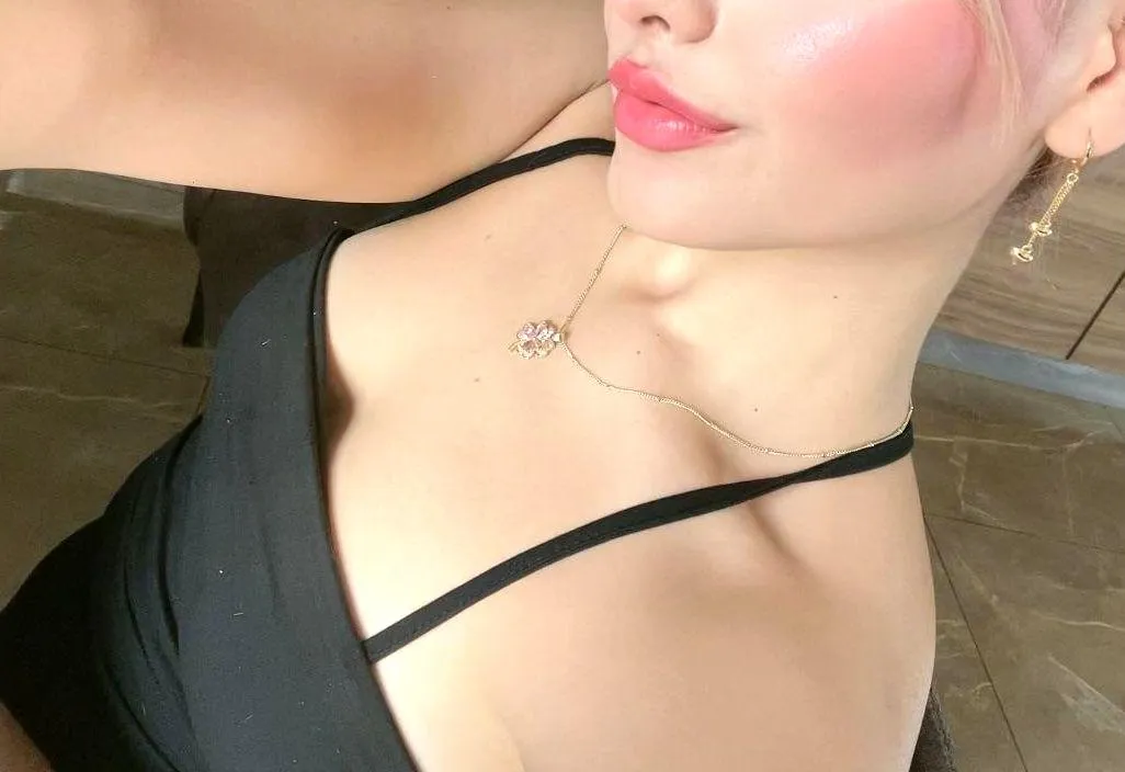 Be real… what’s your move with this 18yo stunner?