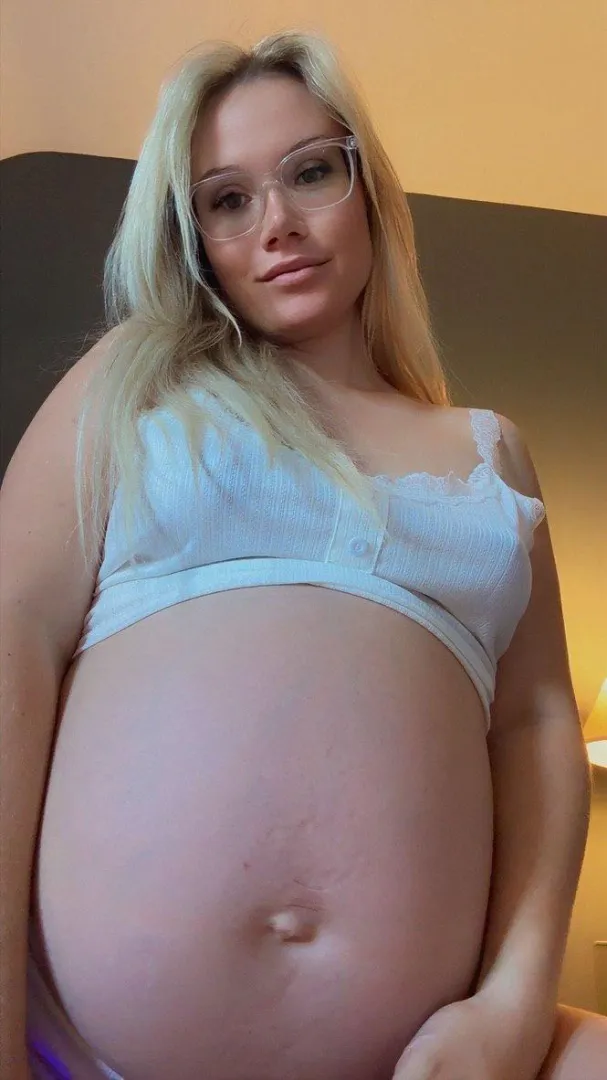 Does my preggo belly look delicious enough to fuck