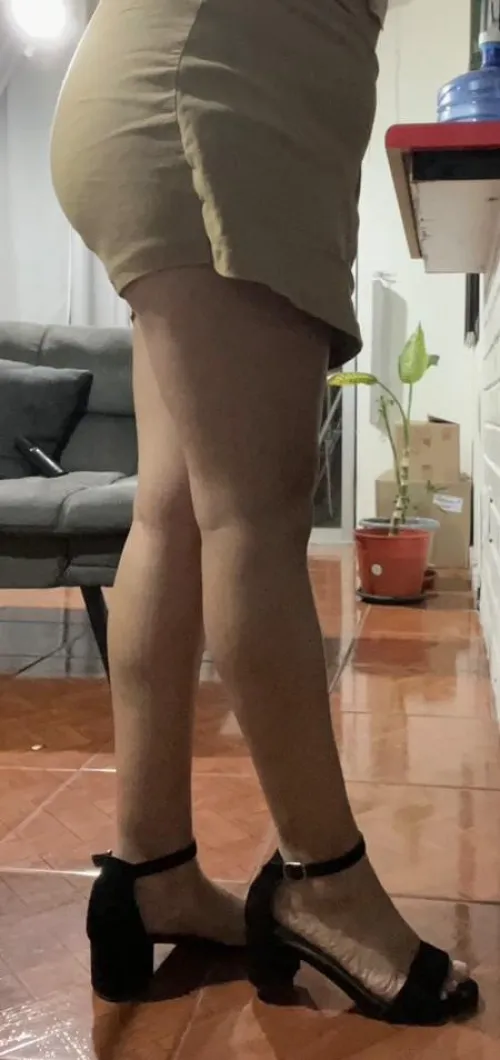 Fat ass Latinas on a miniskirt with open heels that show most of the feet. Yay or Nay